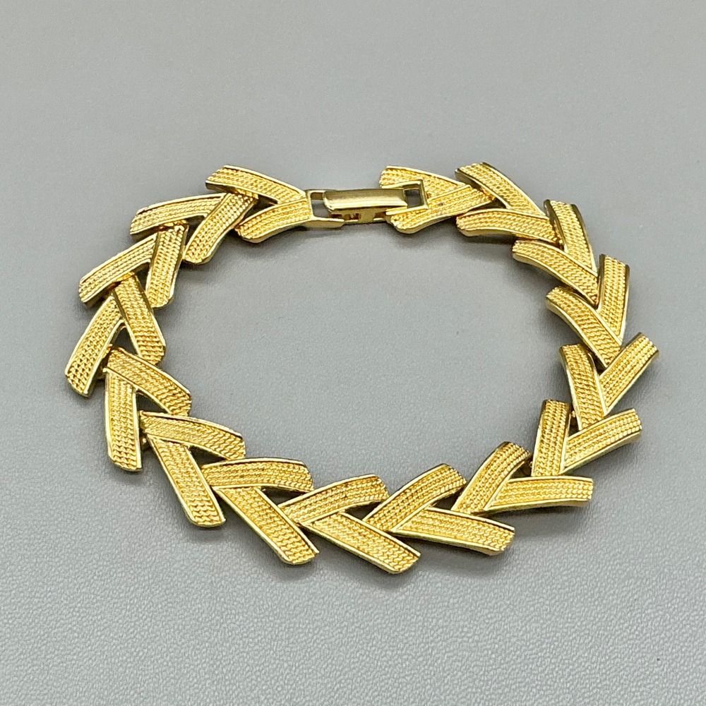 Chevron Link Bracelet Women Gold Tone Textured V Shape Elegant Fashion Jewelry